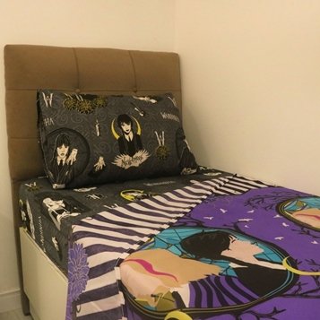 357x357 jg de cama wandinha1